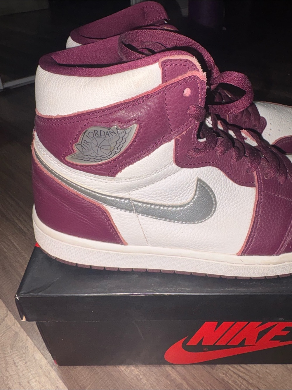 Men’s Nike Air Jordan 1 High Bordeaux trainer Size 10 Burgundy Silver Maroon - Picture 5 of 8